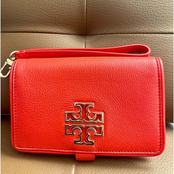 Tory Burch Handbags - NWOT TORY BURCH WRISTLET